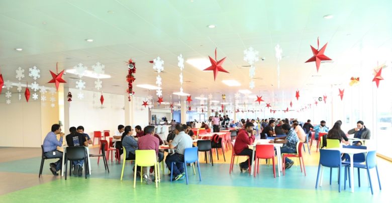 NetApp Cafeteria.
A multi-cuisine cafeteria caters to all types and sizes of food cravings. With live counters for Indian and continental food at subsidized rates, the Cafeteria turns into a watering hole for employees during beer bash on Fridays. It seats up to 1000 people, as well outdoor cabanas that overlook the landscaped grounds. Just a floor below, NetApp’s Mall Street allows employees to buy daily conveniences, visit ATMs, pay bills, book tickets, and even visit doctors at work!