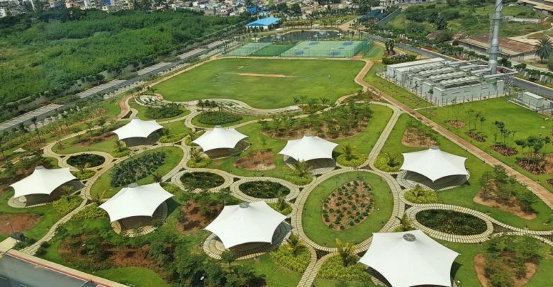 Employees at the heart of everything
Since the campus is home to the best of NetApp engineers, its features need to help cultivate an environment that promotes employee well-being. Facilities to create ample opportunities for recreation and comfort. Over 70% of the 15 acre campus has been earmarked for open spaces with landscaped lawns, the eco-pond, a jogging track, a multi-sport arena, amphitheater, and a golf putting strip - all adding to the aesthetic appeal of the facility.