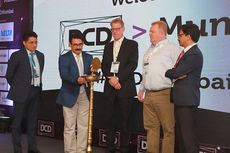 Mr Sumnesh Joshi - Assistant Director General, UIDAI, Government of India and Mr. Stephen Worn - CTO & Managing Director, NAM, DatacenterDynamics inaugurating the conference