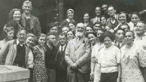 Robert Bosch with staff